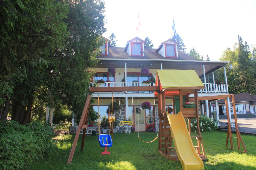 Motel Des Pays D'En Haut Val-David Zewnętrze zdjęcie