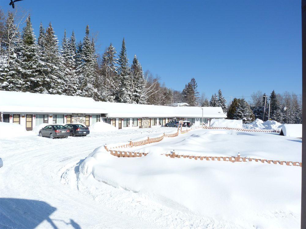 Motel Des Pays D'En Haut Val-David Zewnętrze zdjęcie