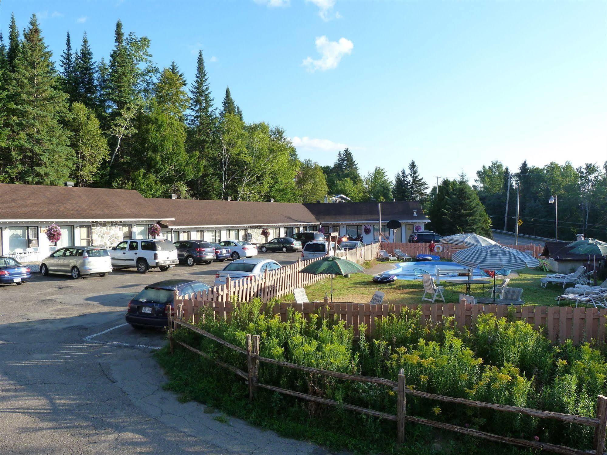 Motel Des Pays D'En Haut Val-David Zewnętrze zdjęcie