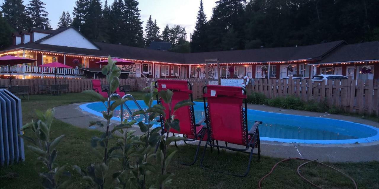 Motel Des Pays D'En Haut Val-David Zewnętrze zdjęcie