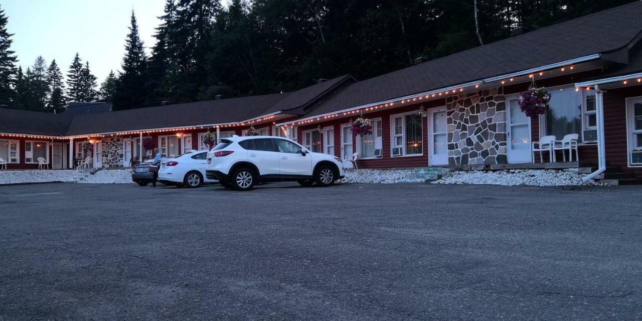 Motel Des Pays D'En Haut Val-David Zewnętrze zdjęcie