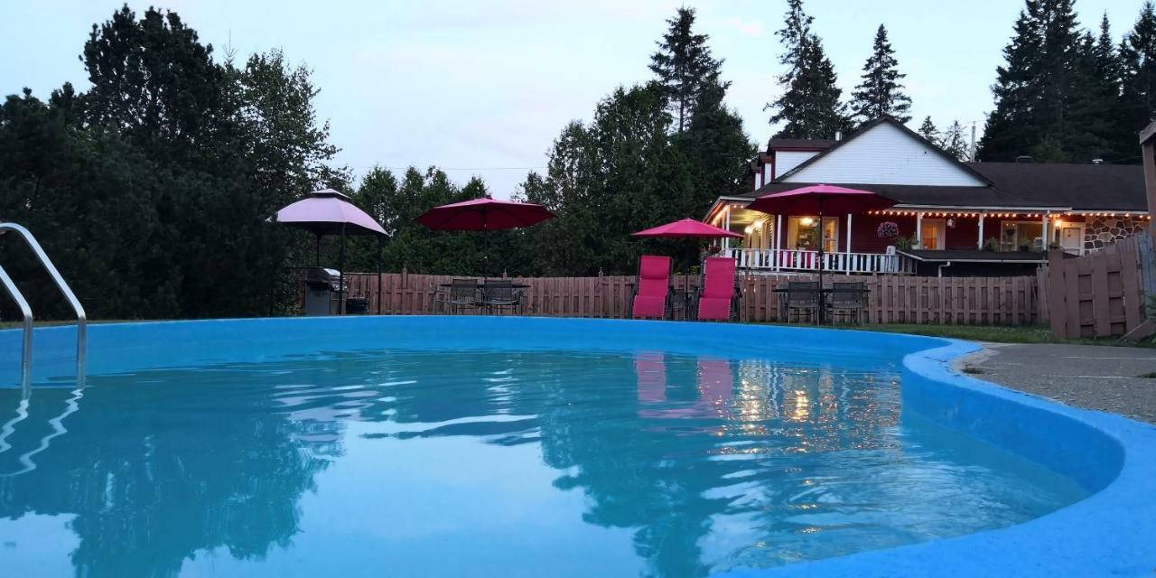 Motel Des Pays D'En Haut Val-David Zewnętrze zdjęcie