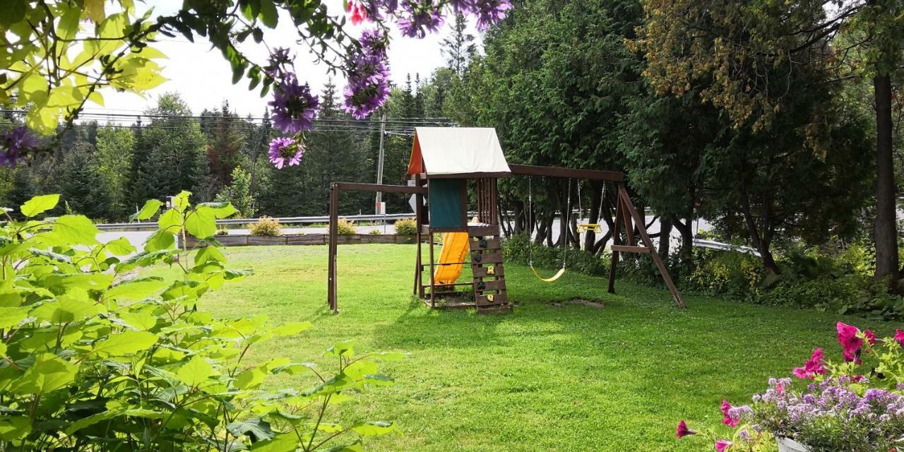 Motel Des Pays D'En Haut Val-David Zewnętrze zdjęcie